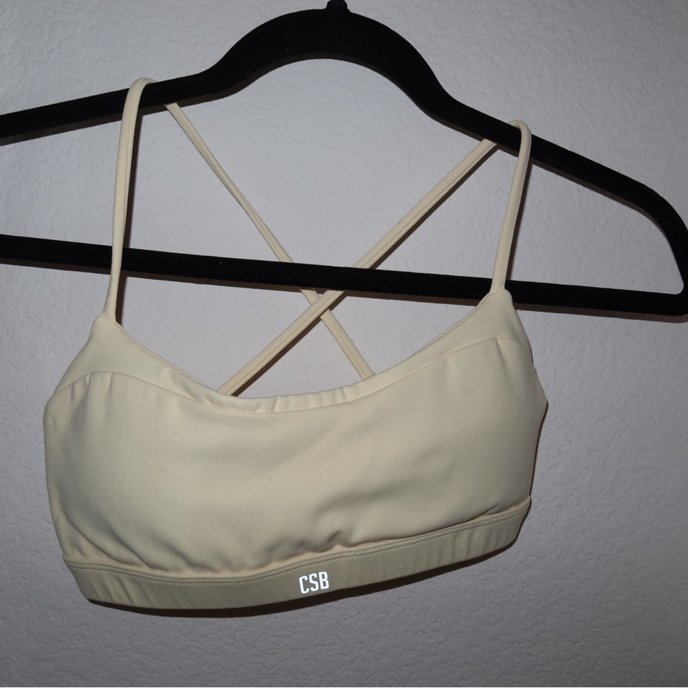 CSB Set: Form Gia Crop + Invisible Scrunch Shorts Size Medium Butter Yellow 🌼 - Picture 5 of 8